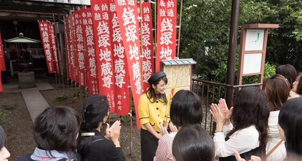 柳ゆり菜は間違えることなく施設説明ができて、参加者から拍手を受けた