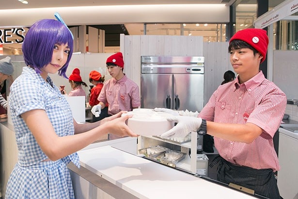 チョコソースやマシュマロクリームが盛りつけられたオリジナルプレートが完成