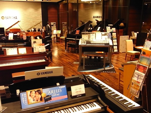 3、4階は中島公園前から移転オープンとなるヤマハミュージック札幌店。楽器や楽譜などを多彩に取りそろえ、初心者にも親しみやすい店舗を目指す