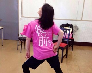 後から前から…美熟女のTシャツ祭り！