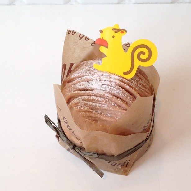 【写真を見る】「森のごちそうモンブラン」(490円)は、見た目にも癒されるかわいいリス付き