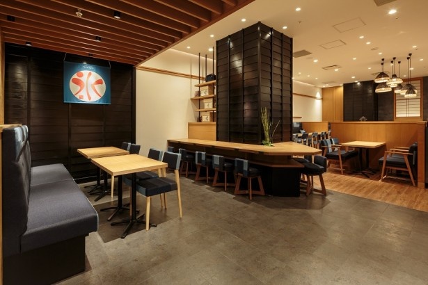 ｢カフェソラーレTsumugi 有楽町マルイ店｣の店内。65席を用意