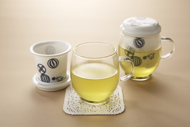 老舗店、袋布(たふ)向春園本店のお茶が楽しめる。ハーブと日本茶をブレンドした｢べっぴん茶｣もおすすめ。茶器はオリジナル