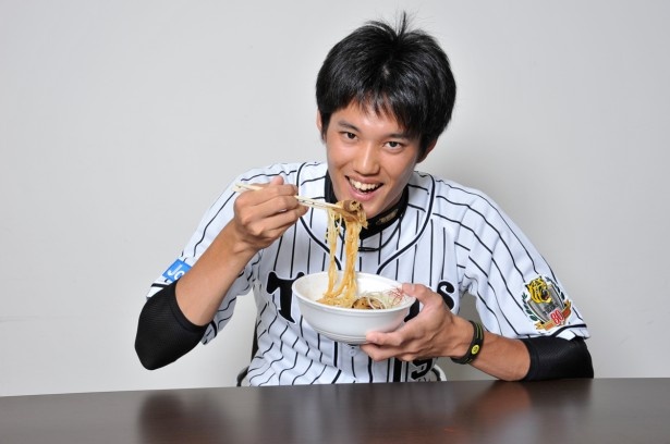 藤浪選手とコラボ！「藤浪の焼肉まぜそば～切れ味鋭い黒胡椒醤油～（冷麺・温麺）900円」