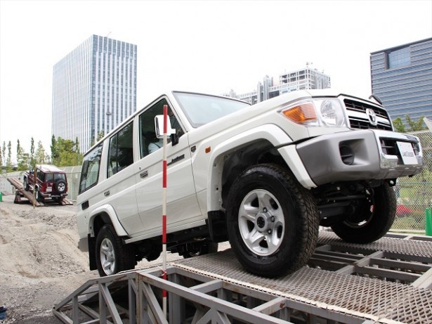 都内ではめったに体験できないオフロード車の同乗試乗ができる