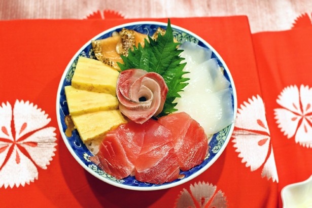 好きな具を自由に乗せてオリジナル海鮮丼が作れるのっけ丼