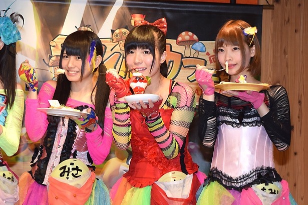 左より、窪田美沙、立花あんな、百瀬ひとみ