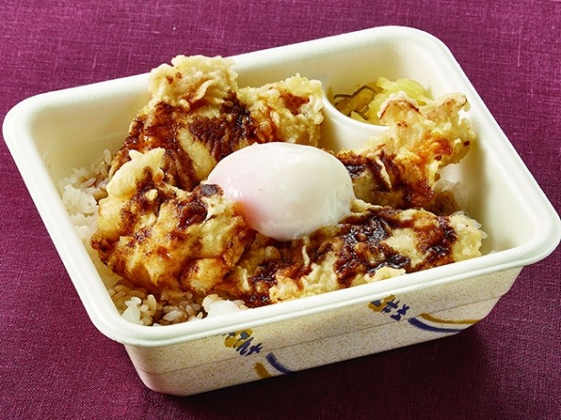 持ち帰りメニュー｢Wソース鶏天丼弁当｣(半熟卵・お新香付690円) ※お新香付は650円