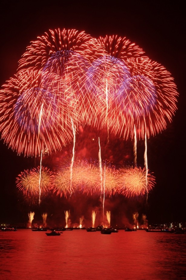【写真を見る】ウォーカープラスが運営する日本最大級の花火大会特集では3つのランキングを実施中！(写真は人気ランキング1位の第30回神奈川新聞花火大会　※2015年7月11日時点)