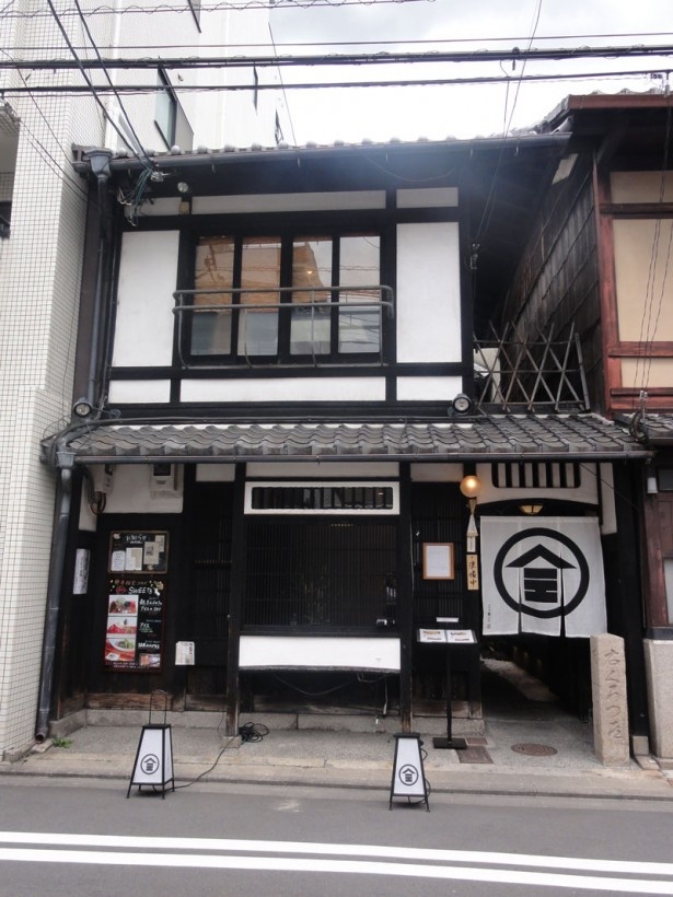 錦市場で買ったお惣菜をイートインできる「京町家 錦上ル」