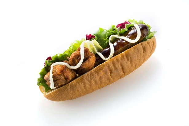 つくねとピリ辛ザンギとマヨネーズの相性抜群！鶏料理専門店、中むらやの「つくねザンギサンド」(500円)