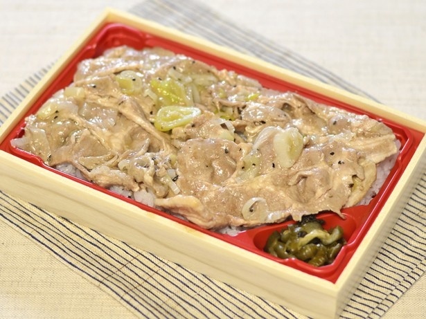 エキュート日暮里で限定販売する千駄木腰塚の｢こだわりハーブ豚のねぎ塩弁当」(1280円)は新作の弁当