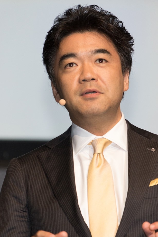世界初の「渋滞時追従支援システム」を搭載したことを語る、正木フォルクスワーゲン グループ ジャパン　マーケティング本部長