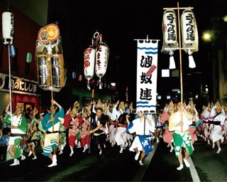 本場の踊子も登場する小金井の阿波おどり
