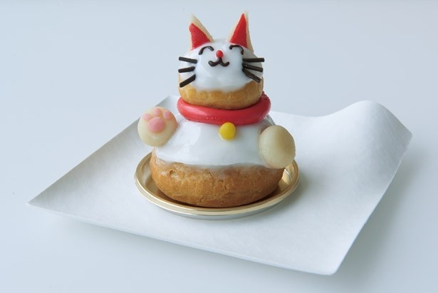招き猫をかたどった「マネキネコ・ルリジューズ」(680円)の中には、ユズのジャムとバニラクリームがたっぷり！