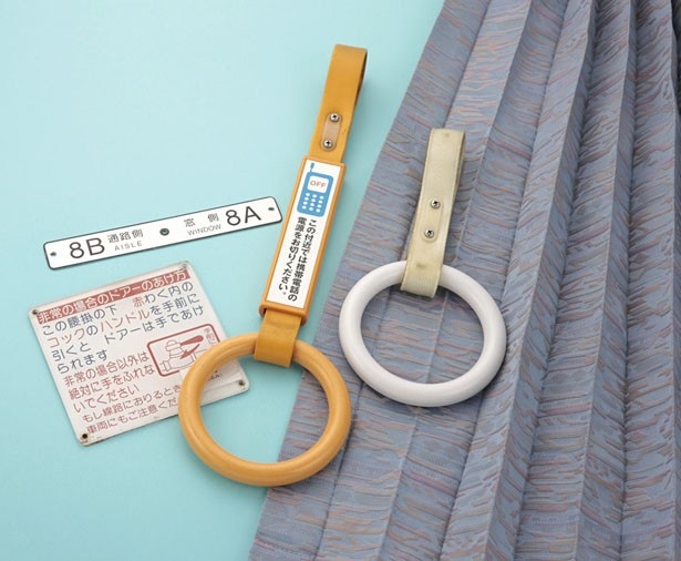 つり革をはじめとした小田急線の中古部品など、鉄道ファン注目のグッズが登場