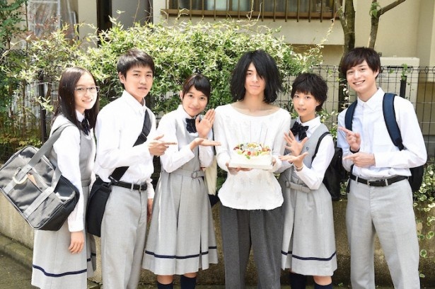 出演者に誕生日を祝ってもらい、嬉しさを隠せない高杉真宙