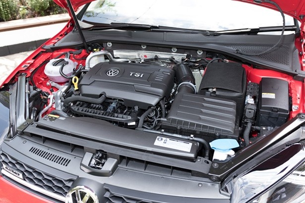 ゴルフでは初となる1.8L直列4気筒DOHCターボエンジンを搭載