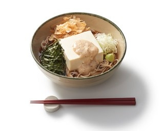 「大山とうふ」を丸ごと一丁トッピングしたそばが登場！
