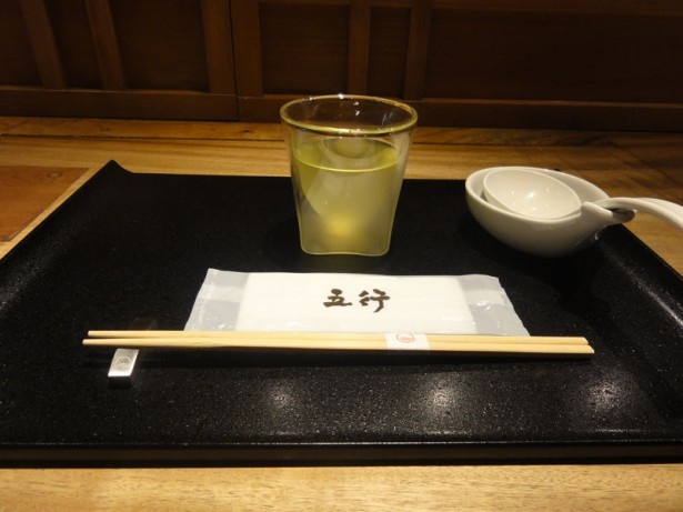 冷たい煎茶で口中がさっぱりし、食欲も高まる
