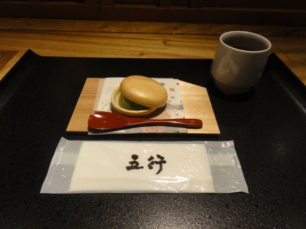 「祇園辻利」の抹茶アイスと暖かいほうじ茶でほっこり余韻にひたる
