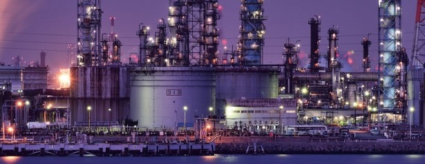 夕暮れに浮かぶ工場夜景は絶景だ