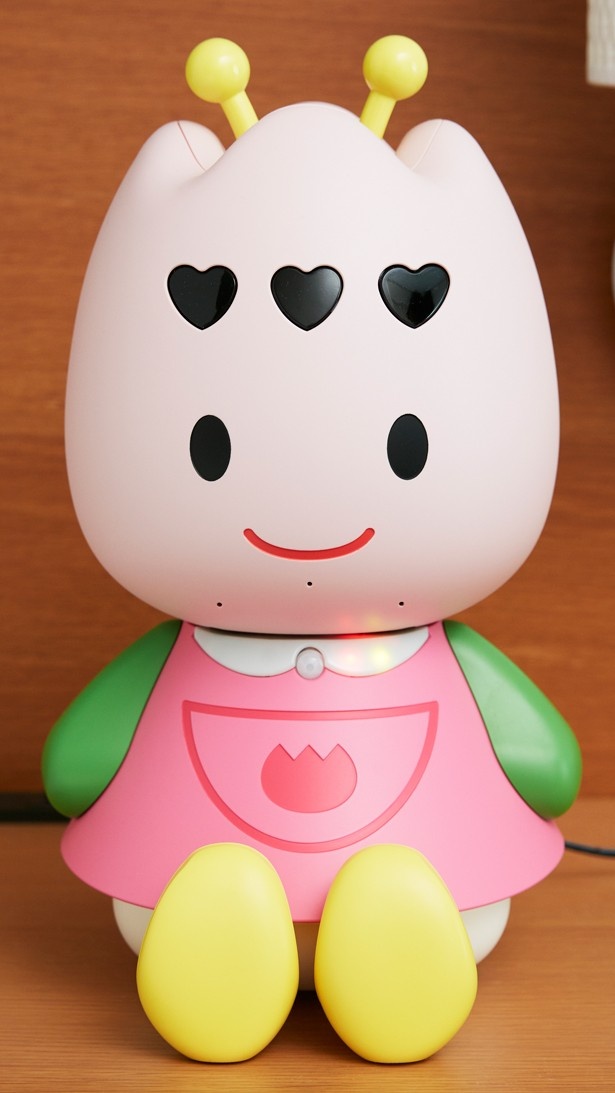 コンシェルジュロボット「ちゅーりーロボ」は1部屋に1台設置。照明のオンオフやアラームの設定、天気予報なども教えてくれる