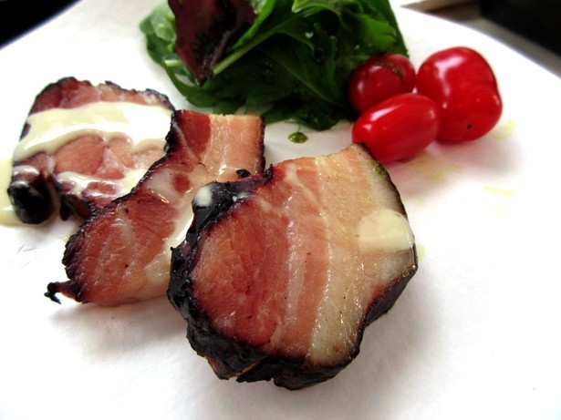 「農家のベーコンのグリル チーズフォンデュソース」(750円)など会場でしか食べられない限定メニューも用意