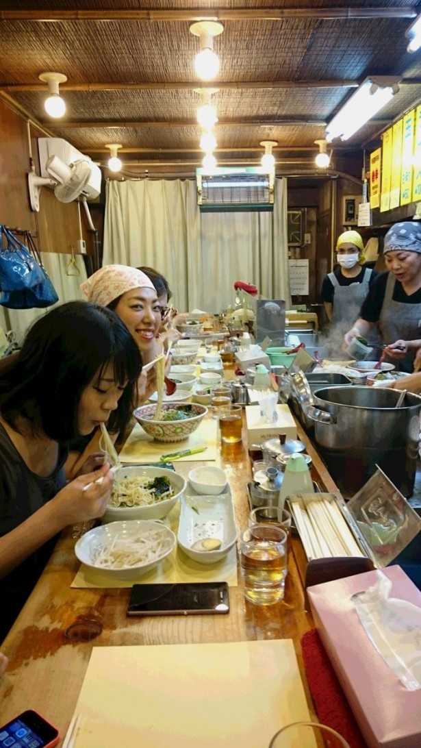 カウンター席を女子がジャック