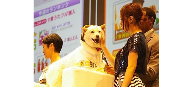 お父さんは壇上で“吠える”パフォーマンス（？）も
