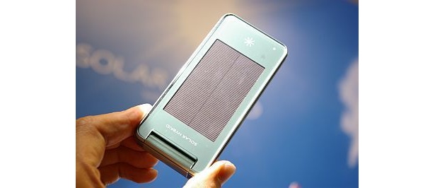 ソーラー充電ができる！注目のシャープ「ソーラーハイブリッド 936SH」