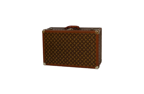 1940年ごろの「モノグラム・スーツケース」。内張は、耐久・防食性の高い新素材を使用