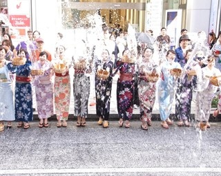 真夏の銀座で打ち水！ひんやり涼体験