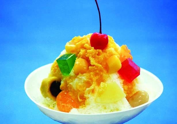 大丸札幌店限定味の、天文館むじゃき「マンゴー白熊」(648円)。各日30食限定なので、早い時間の来店がベター。定番タイプの「白熊」(573円)