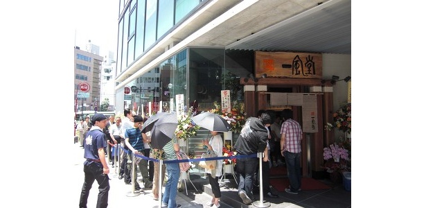博多の本店限定の味を求めて！　オープン初日の“一風堂コレクション 横浜西口店”に大行列！