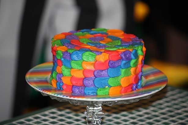 「カラフル ポイズンCAKE(ケミカル)」も驚きのカラーリングだ