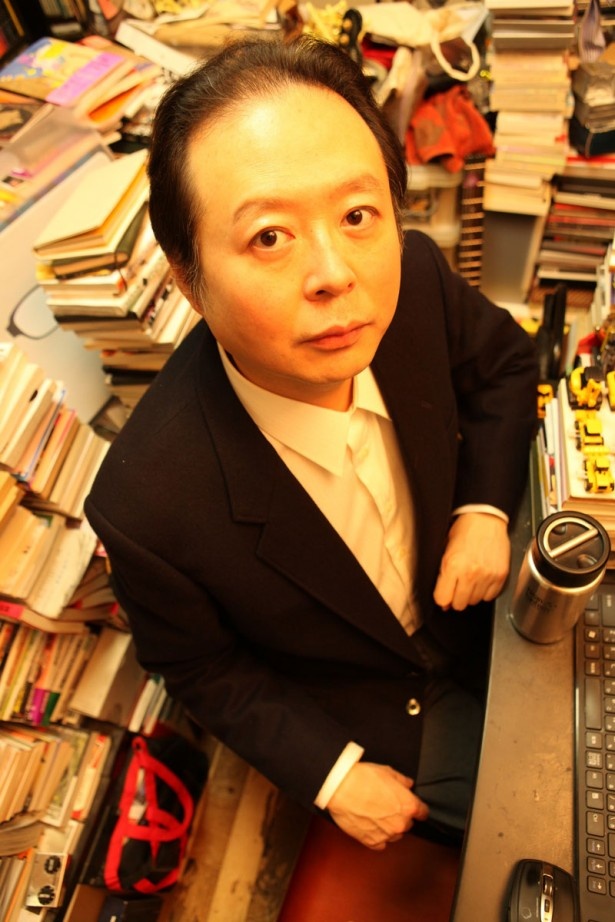 「マツコの知らない世界(TBS)」にも出演した目利きライター納富廉邦氏。大人文具のプロだ