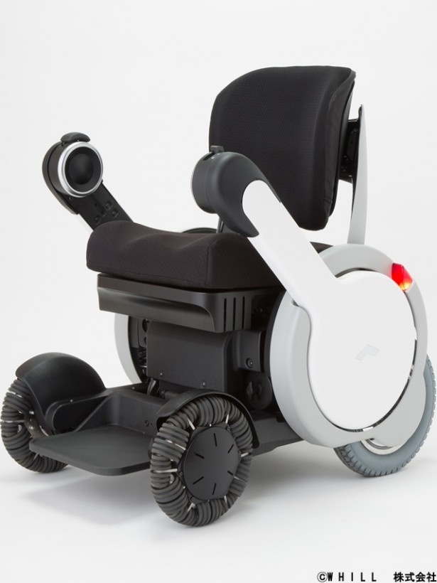 「WHILL Model A」はシートを前方にスライドさせることができ、ポジション変更も簡単。1カ月じっくり試せる個人レンタルの第2弾が8月よりスタートする