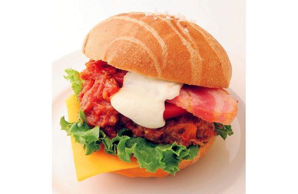 バンズにこだわりあり！大阪の「谷町バーガー」（560円）