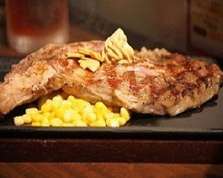 厚切り肉を立ち食い！いきなり！ステーキの新店舗続々