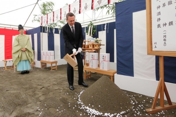 【写真を見る】7月29日には地鎮祭が行われ、代表取締役社長ペーター・クロンシュナーブルも出席