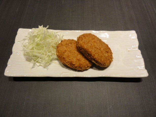 「土井の志ば漬コロッケ(1個200円/税込)」はアスティでしか食べられない！(※土の右上に点がつきます)