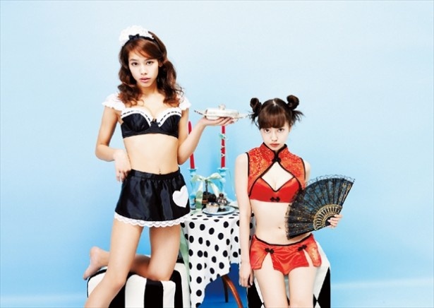 ファッションモデル・タレントの中村里砂(右)が下着モデルに初挑戦！