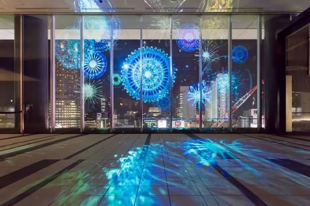 【写真を見る】花火と万華鏡をかけあわせた、デジタルならではの表現が美しい「FIREWORKS by NAKED」