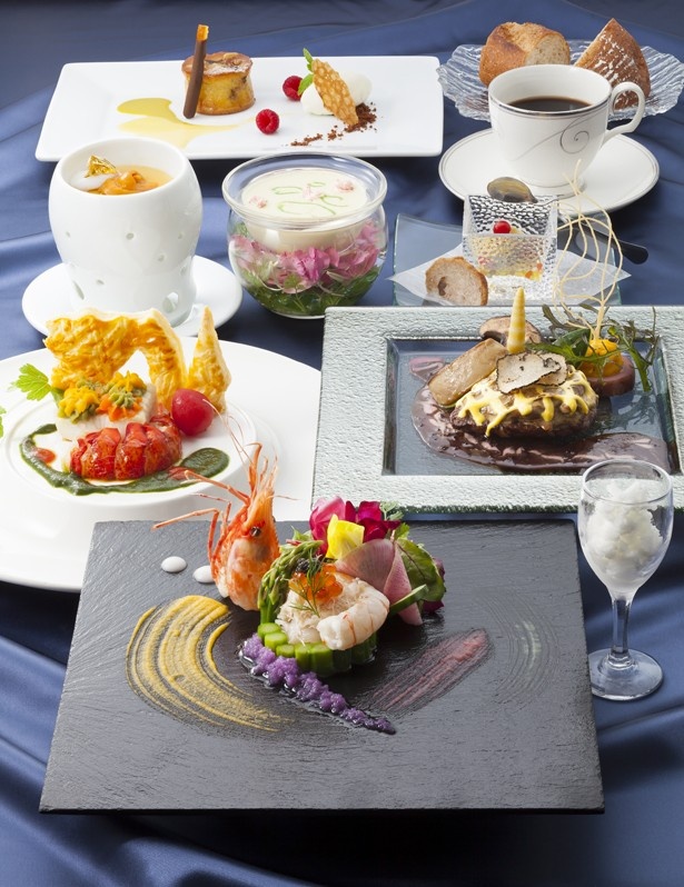 「華麗なるディナーコース」では全10品を提供。色彩豊かな美しい料理の数々が並ぶ(天候等により料理内容や器、産地を変更する場合あり)
