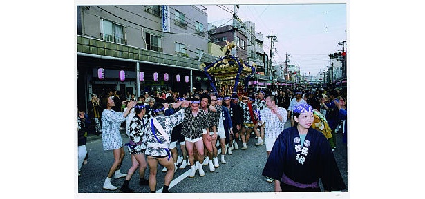 神輿が右に左に傾く様子は一見の価値あり！(千住天王祭)