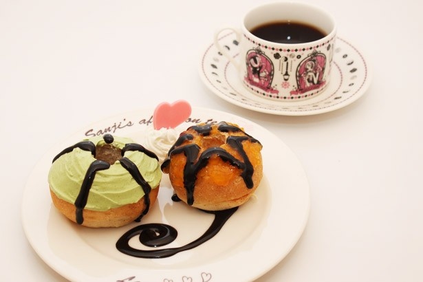 「Cafe Mugiwara」には、一番くじとコラボとした「ドーナツ型が可愛い選べる胚芽パン」(税抜800円)がお目見え！サンジの目と眉毛をモチーフにしたデコレーションにも注目