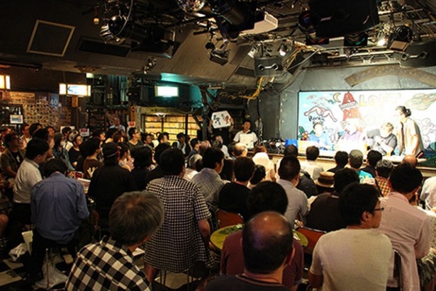 新宿ロフトプラスワンで行われた前夜祭スペシャルには、多くのアニメファンや関係者が詰め掛けた