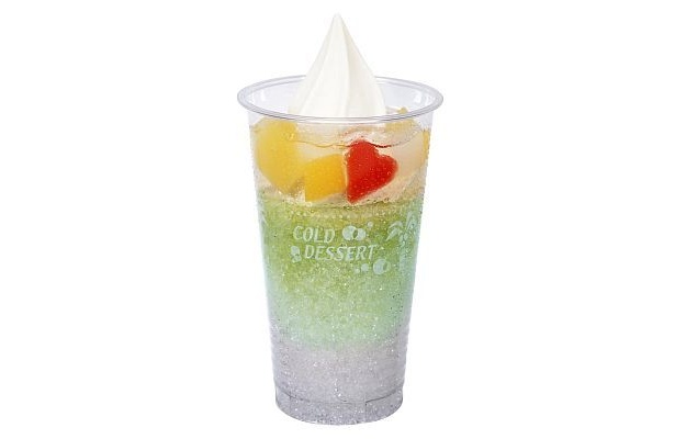 今年の新商品「ハロハロ青りんご」（268円）。甘酸っぱくて爽やか！
