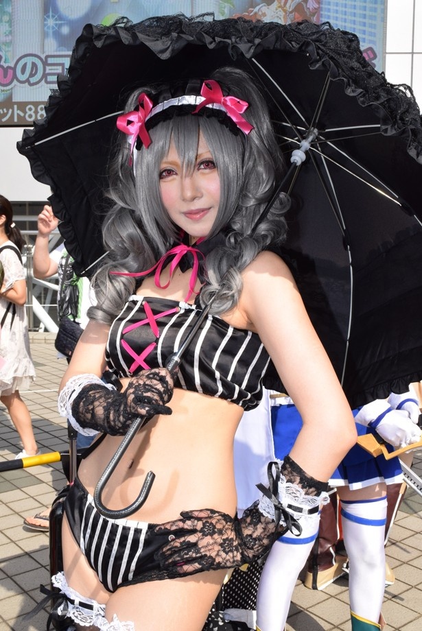 【写真を見る】「スプラトゥーン」や「がっこうぐらし」、「アイドルマスター シンデレラガールズ」など、人気作のキャラに扮するコスプレ美女がズラリ！
